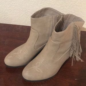 Like new Beautiful Suede boots